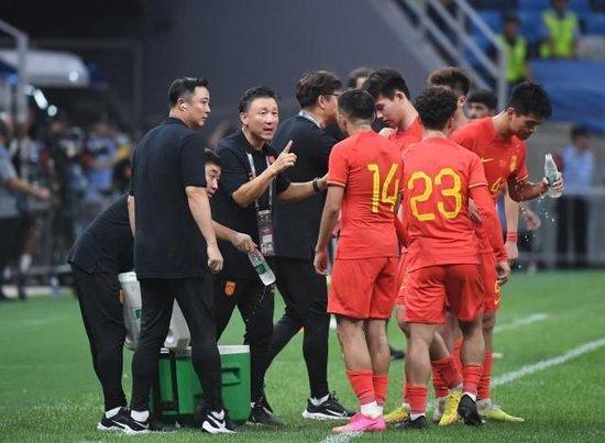 摩根体育-斯图加特青年军崛起，U21小将包办四球大胜  